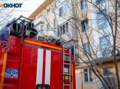 Иномарка сгорела во дворе Волжского: подробности