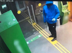  Внимание! Розыск! В Волжском разыскивают подозреваемого в попытке кражи из отделения банка