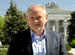 Глава города Игорь Воронин поздравил волжан с 1 мая!