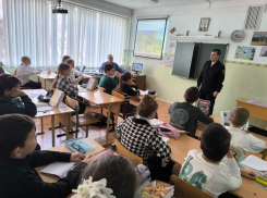 Волжские школьники прошли уроки дорожной безопасности от ГАИ