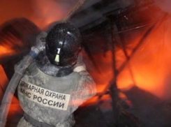 В Волжском неизвестный поджег металлический вагончик 