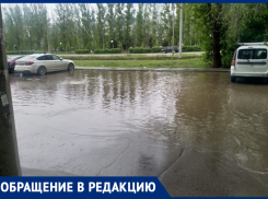 Борьба с лужами: волжане пожаловались на отсутствие ливневок во дворе
