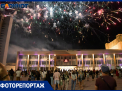 Ярким салютом на главной площади закончили празднование 70-летия Волжского