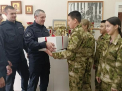 Школьники из Волжского поздравили Росгвардию с 10-летием