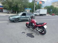 Водитель ВАЗа сбил мотоциклиста в Волжском