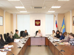 Почетным гражданам Волжского могут начать платить 100 тысяч и дать бесплатный проезд