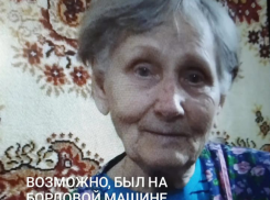 В Волжском неизвестный сбил 84-летнюю пенсионерку, представился терапевтом и скрылся