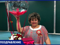 Выпускники школы поздравили с 1 сентября Оксану Валерьевну Асташову!