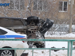 Официальные подробности аварии с опрокидыванием машины в Волжском на Карбышева: видео