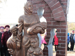 Календарь Волжского: 22 октября открыли памятник «Детям и матерям военного Сталинграда» 