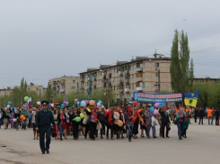 В первомайском шествии в Волжском приняли участие 10 тысяч человек