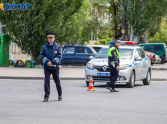 В Средней Ахтубе грузовик столкнулся с мопедом: водитель двухколесного транспорта госпитализирован