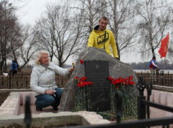 Волжские активисты согласились благоустроить памятник и братскую могилу погибших солдат