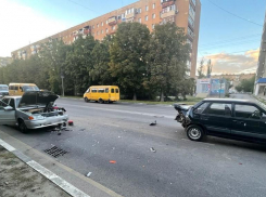 Женщина попала в больницу после столкновения авто в Волжском