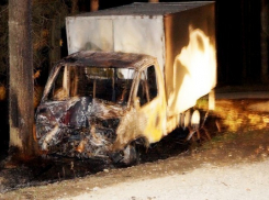 На западе Волгограда дотла сгорела «ГАЗель»