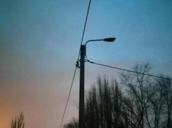 «Столбы стоят, но не горят»: волжанка рассказала об отсутствии освещения на улице