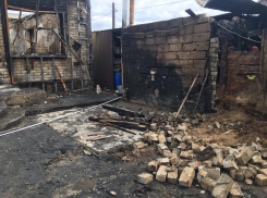 «Езжай, у нас дом горит»: семья погорельцев рассказала о пожаре