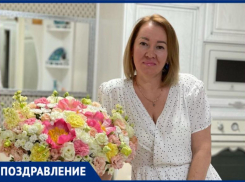 Дорогую Леночку Сафронову близкие поздравляют с Днем Рождения