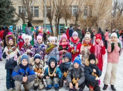 Воспитанники детского сада «Голубок» в Волжском весело и ярко отметили масленицу
