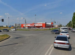 На опасном перекрестке в Волжском поменяли приоритеты дорог