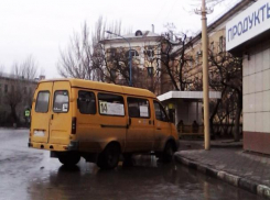 Волжан «забомбило» от местных нарушителей на площади Строителей