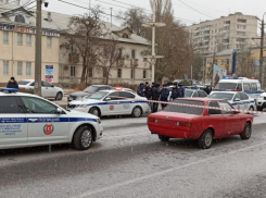 В Волгограде будут судить мужчину, напавшего на полицейского с монтировкой