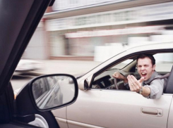 Наглый водитель пострадал в ДТП не пропустив машину на дороге в Волжском