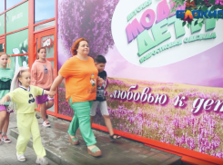 В Волжском есть магазин школьной формы, после посещения которого счастливы и дети, и взрослые