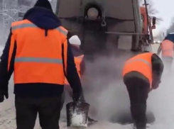 Дорожные рабочие отрабатывают заявки волжан