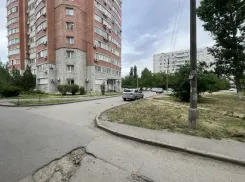 Парковка вместо зелёной зоны? В Волжском назревает новый конфликт жильцов