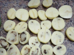 «Из 2 килограмм пригодны в пищу 4 картошки», - волжанка о некачественных продуктах