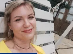 Любимую Юлию Алексееву поздравляет с Днем рождения семья