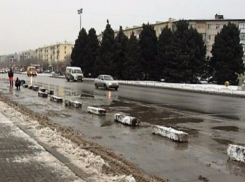 Площадь имени Ленина в Волжском оградили бордюрами от автохамов