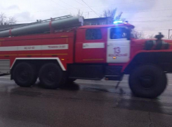 Недоброжелатели подожгли деревянный вагончик на ЛПК в Волжском