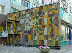 В Волжском восстановили панно «Связь»