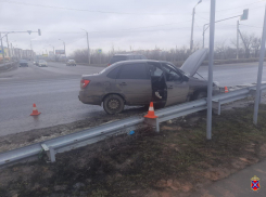 Два фонаря снесли участники ДТП в Волжском: подробности