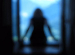 На юге Волгограда 17-летняя студентка выпала из окна общежития