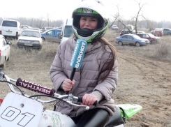  Цветной дым, мотоциклы и оружие: как прошел мотокросс в Волжском 