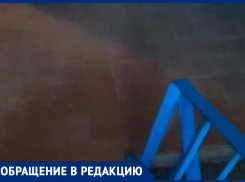 В Волжском затапливает многоквартирный дом: жители боятся за свою жизнь