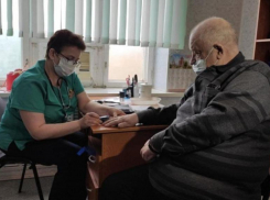 Сто тысяч человек прошли вакцинацию от COVID-19 в Волгоградской области