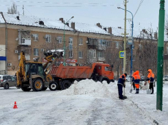 Волжский мобилизовал все силы на расчистку города от снега