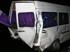 Врезался в газель и отправился в больницу: авария в Волжском