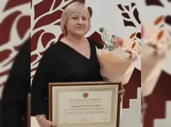 Наталью Александровну Никифорову сердечно поздравляет с Днем матери сын!