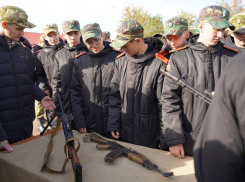 Волжских школьников познакомили с автоматами и пулеметами