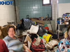 Килограммы вещей и фанера на окнах: «Блокнот Волжский» побывал в общежитии с «оккупированной» душевой