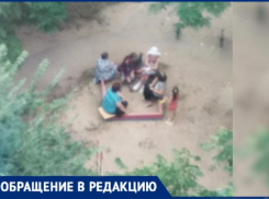 Зачем в Волжском спиливают скамейки? Пенсионеры расстроены