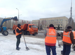 44 остановки избавили от сугробов за один день в Волжском