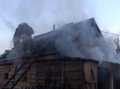 Частный дом на Зеленом полыхал среди белого дня