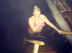 Как волжане искупались в крещенской воде: топ фото смелых людей