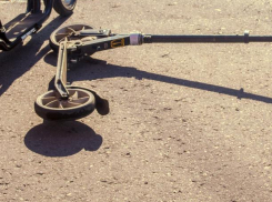 Неустановленный водитель сбил школьника в Волжском